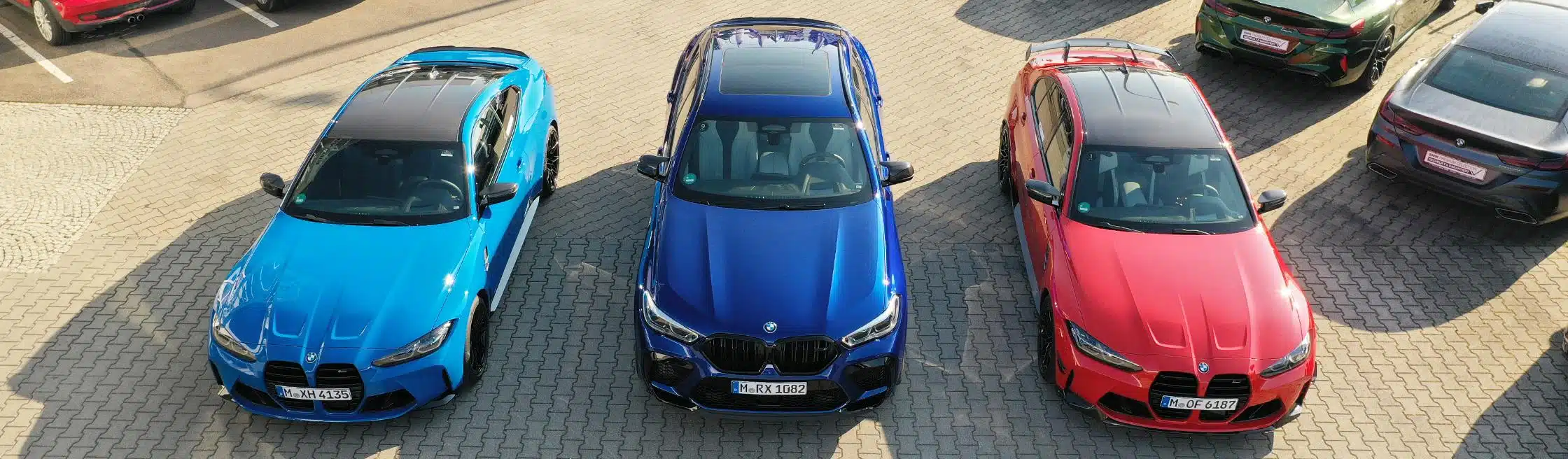 Autohaus Joas - drei BMW's von oben fotografiert
