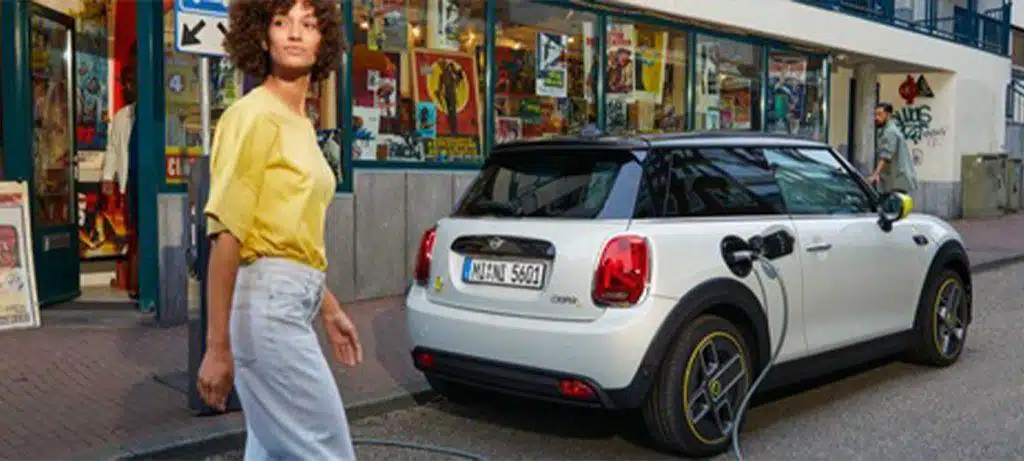 Der MINI Cooper SE.